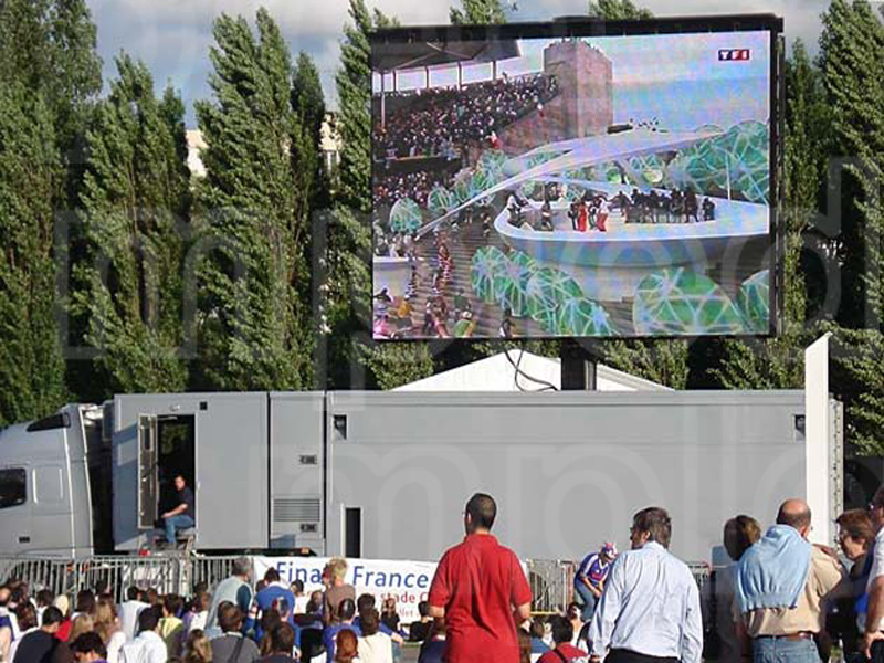 France advertising Truck Mounted P20 outdoor LED Display