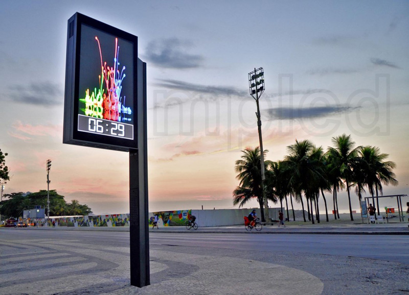 P8 Single Pole LED display of outdoor advertising in UK