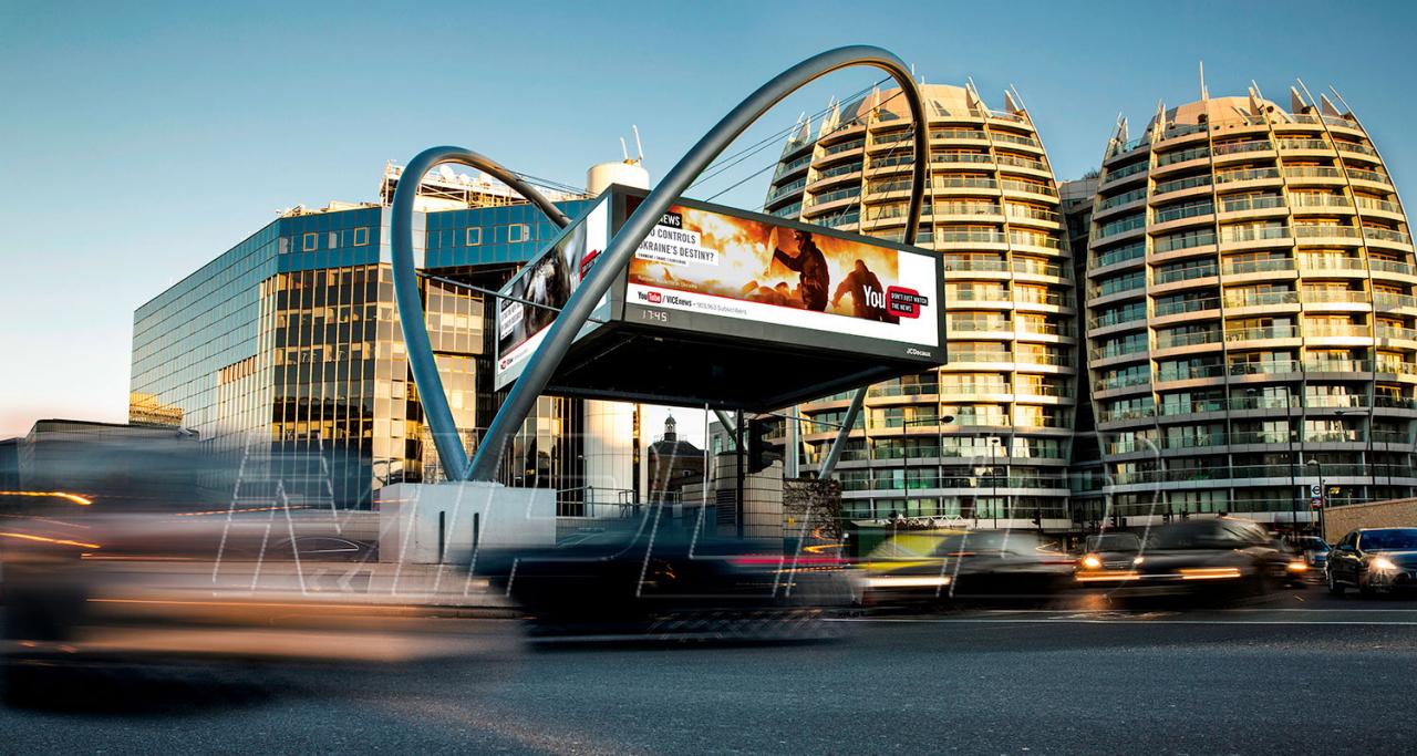 P10 advertising led display in JCDecaux Old Street